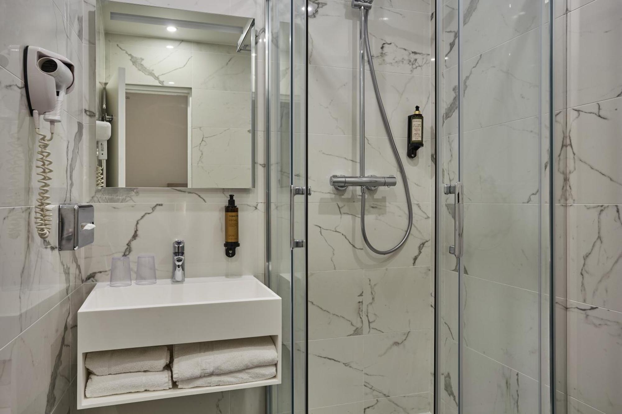 Hotel Lux Picpus Paris Bagian luar foto
