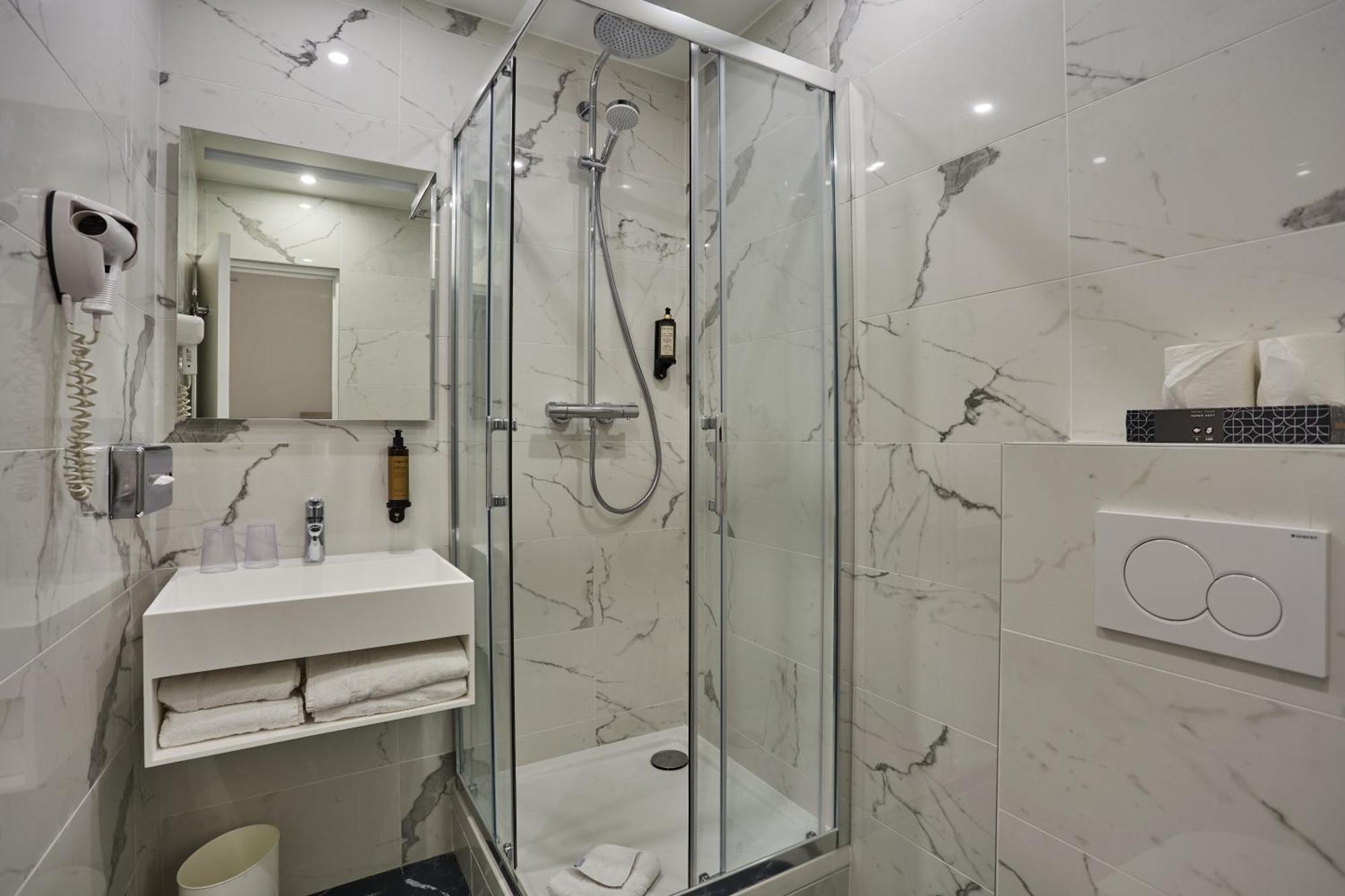 Hotel Lux Picpus Paris Bagian luar foto
